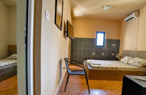 Zeljeznica Apartment | Studio Flat w Balcony and Sea View in Bar
