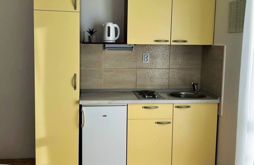 Vrpolje Apartment | Studio flat with balcony and sea view Makarska (AS-22168-a)