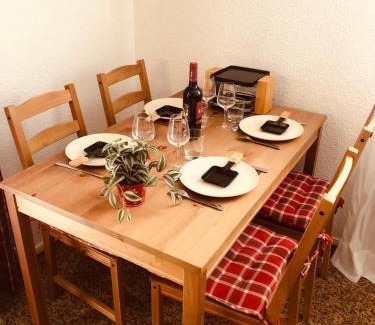 Bernex Apartment | Studio Fondue chocolat, 100m des pistes Wifi fibre, parking privé