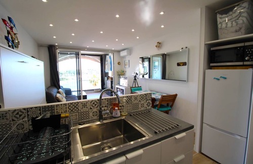 Port Cogolin Apartment | Studio for 2 people with a view of the marina in Cogolin