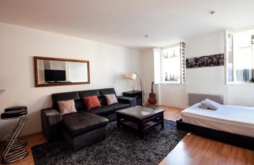 Opera Apartment | Studio