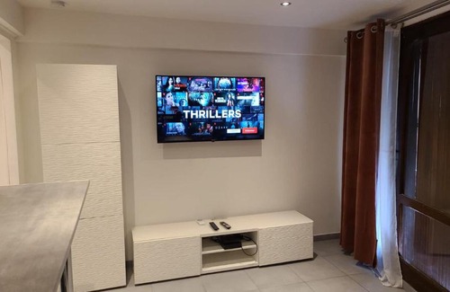 1st Arrondissement Apartment | Studio Gare Saint Charles 2eme