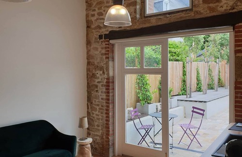 Landerneau Cabin | STUDIO Hortensia with patio and garden