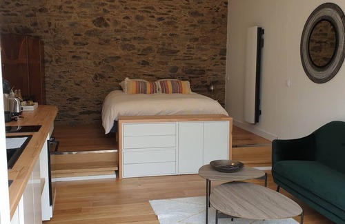 Landerneau Cabin | STUDIO Hortensia with patio and garden
