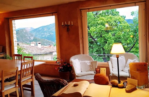 Castellane Apartment | Studio ideally situated for exploring the Verdon Gorges