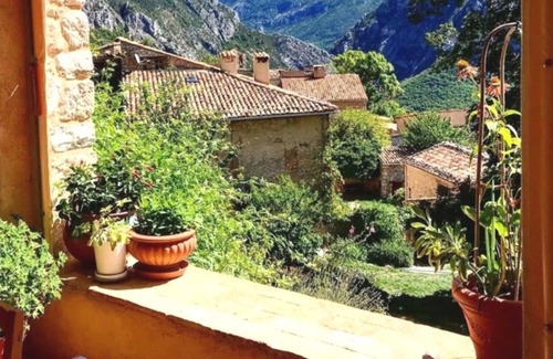 Castellane Apartment | Studio ideally situated for exploring the Verdon Gorges