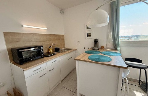 Arcachon Apartment | Studio in Arcachon Aiguillon with pool, 2 sleeps