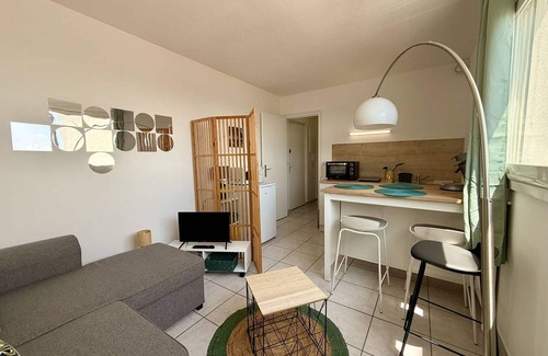 Arcachon Apartment | Studio in Arcachon Aiguillon with pool, 2 sleeps