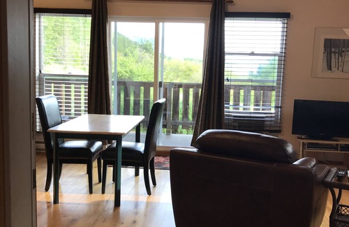 Fauquier Apartment | Studio in barn loft on large lakeshore property with beach. Stunning views over