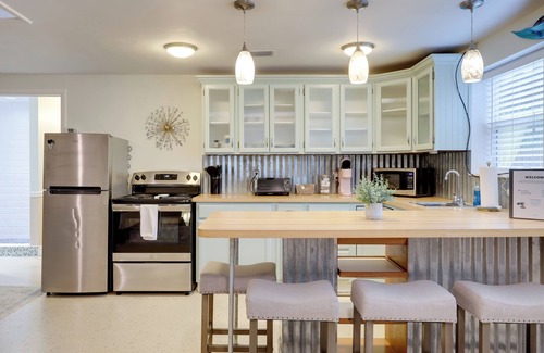 Avondale Apartment | Studio in Historic Avondale: Walkable Paradise!