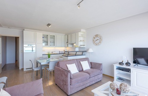 Middelkerke Apartment | Studio in Ostend with Sea View