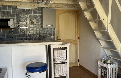 Cavaliere Apartment | Studio in provencal house with swimming pool very quiet secure house