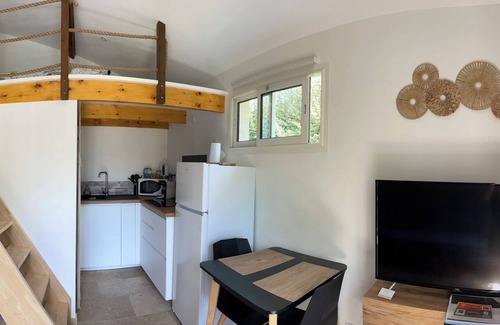Saint-Hilaire-de-Brethmas Apartment | Studio in the pines and swimming pool