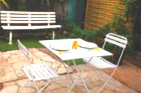 Saint-Laurent-du-Var Apartment | Studio in villa with parking and private garden