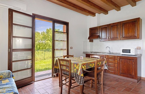 Montopoli in Val d'Arno Apartment | Studio Apartment 'Numero 3' with Shared Garden and Air Conditioning