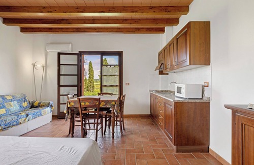 Montopoli in Val d'Arno Apartment | Studio Apartment 'Numero 3' with Shared Garden and Air Conditioning
