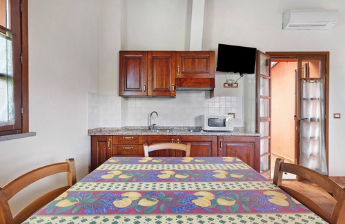 Montopoli in Val d'Arno Apartment | Studio Apartment 'Numero 4' with Shared Garden, Balcony and Air Conditioning
