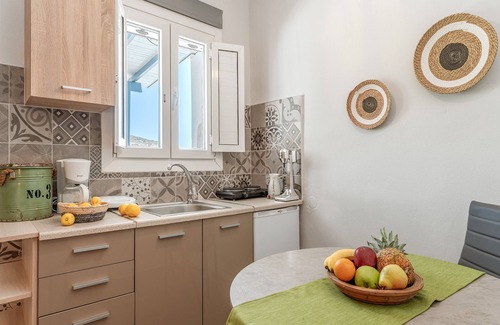 Agios Ioannis Apartment | Studio 'Kalloni' with Sea View, Wi-Fi and Air Conditioning