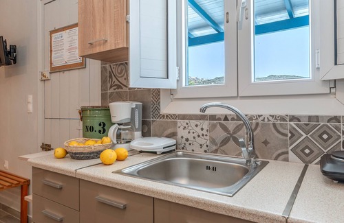 Agios Ioannis Apartment | Studio 'Kalloni' with Sea View, Wi-Fi and Air Conditioning