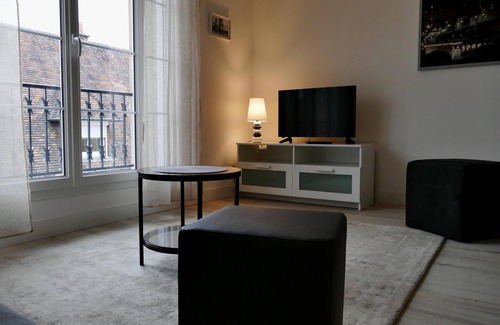 Falaise Apartment | Studio kitchen, bathroom, sleeping area, TV, WiFi