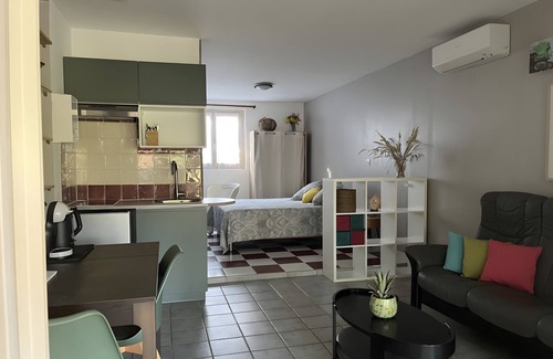 Lambesc Apartment | Studio 'La Dolce Vita' with Shared Pool, Wi-Fi, and Air Conditioning