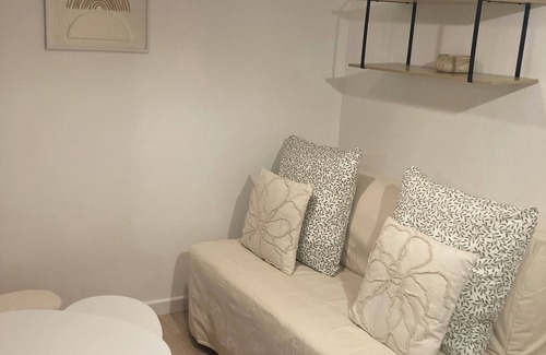 Cheille Apartment | Studio: Le nid charmant