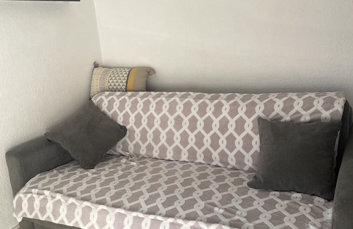 Saint-Nazaire Apartment | Studio LES Pieds Dans L'eau