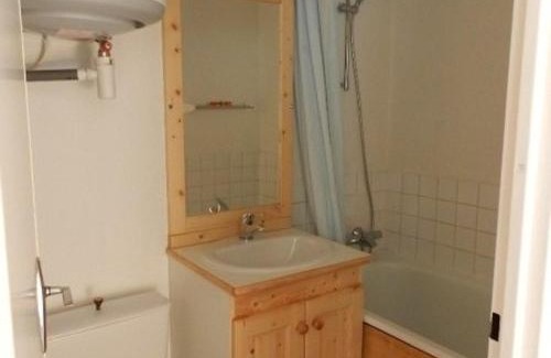 Le Pleynet Apartment | Studio mansardé au pied des pistes, balcon, ski-in/ski-out, 50m ESF et commerces - FR-1-557A-29