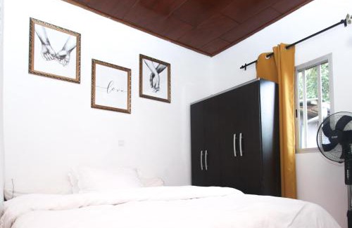 Yaounde Apartment | Studio meublé Carrefour Bastos en face du Black and White