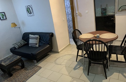Yaounde Apartment | Studio Meublé Situé à Bastos en Bordure de Route