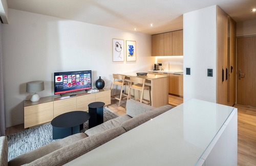 Baillargues Apartment | Studio Moderne | Vue Jardin | Piscine & Spa