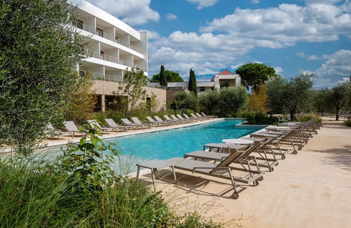 Baillargues Apartment | Studio Moderne | Vue Jardin | Piscine & Spa