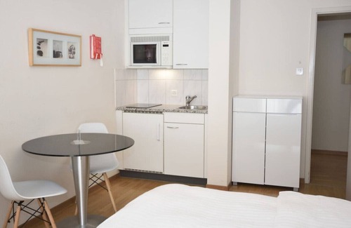 District 6 Apartment | Studio near main station (Crown 26)