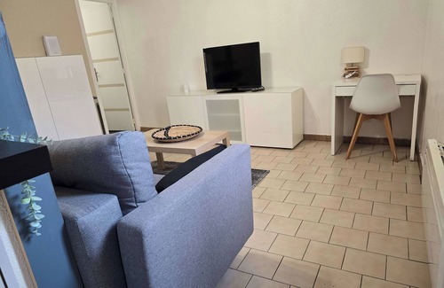 Cadereau Apartment | Studio near the fountain garden