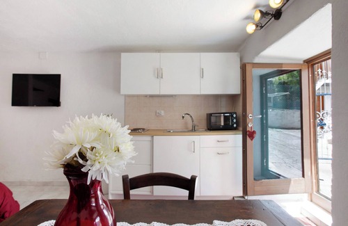Villair-Amerique Apartment | Studio 'Nel Cuore Della Via Francigena' with Mountain View and Private Garden