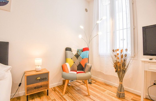 Baille Apartment | Studio neuf avec A/C proche Castellane et métro