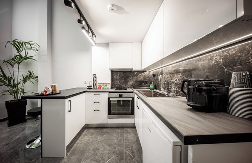 Kinosargous Apartment | Studio Noir – Stylish Urban Loft Near Acropolis