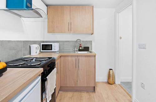 Woodside Apartment | Studio - Norwood Junction - B2