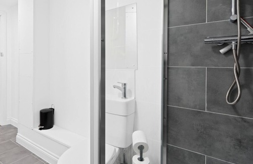 Woodside Apartment | Studio - Norwood Junction - B2