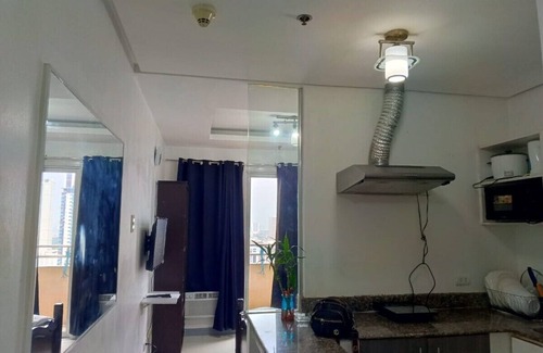 Ermita Night District Condo | Studio on 30th flr with Balcony | Stunning Overlooking City of Manila & Bay