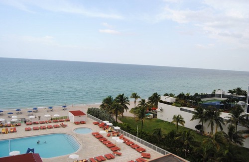 Sunny Isles Beach Apartment | STUDIO ON THE BEACH WITH AMAZING OCEANVIEW BALCONY.STR-02256