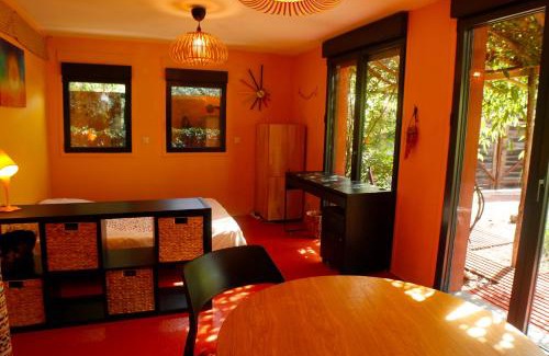 Salasc Apartment | Studio Orange Oasis