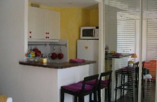Porte-Saint-Martin Apartment | Studio - PARIS