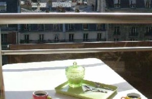 Porte-Saint-Martin Apartment | Studio - PARIS