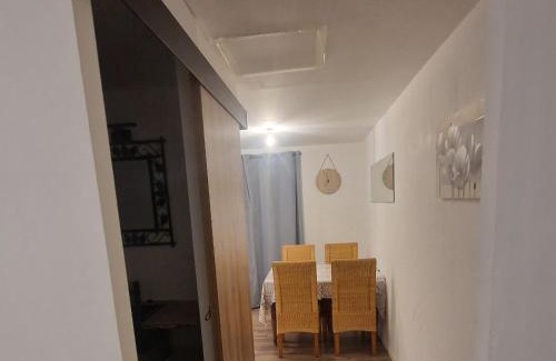 Bourges Apartment | Studio Renard quartier marais, terrasse en rez de jardin, matelas confort