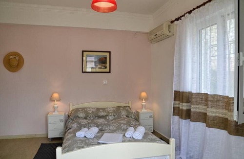 Palekastro Apartment | Studio Romantique en Centre-ville, à 5 Minutes de la Plage!