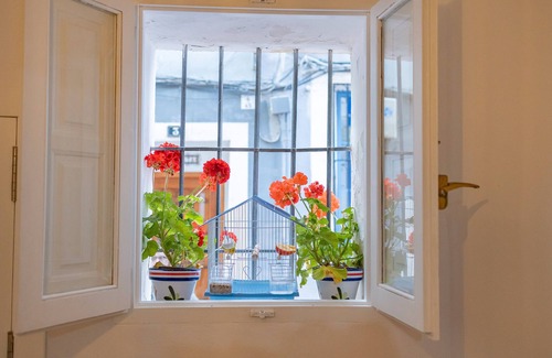 Old Town Apartment | Studio 'Ronda' with Wi-Fi and Air Conditioning