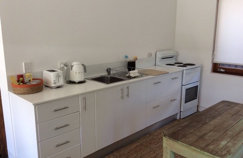 Bowral Apartment | Studio Rouge in heart of old Bowral only minutes walk to shops and restaurants