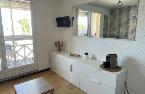 Sete Apartment | Studio Sète near the Lido with air-conditioned swimming pool