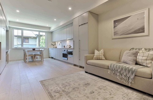 Rossland Apartment | Studio | Sleeps 2-4 | The Crescent Condos
